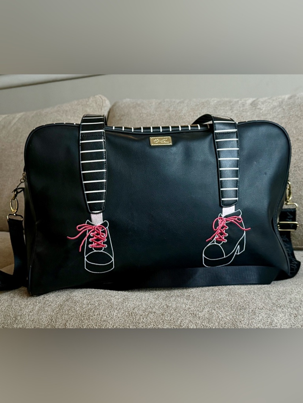 Betsey Johnson weekend travel bag black pink